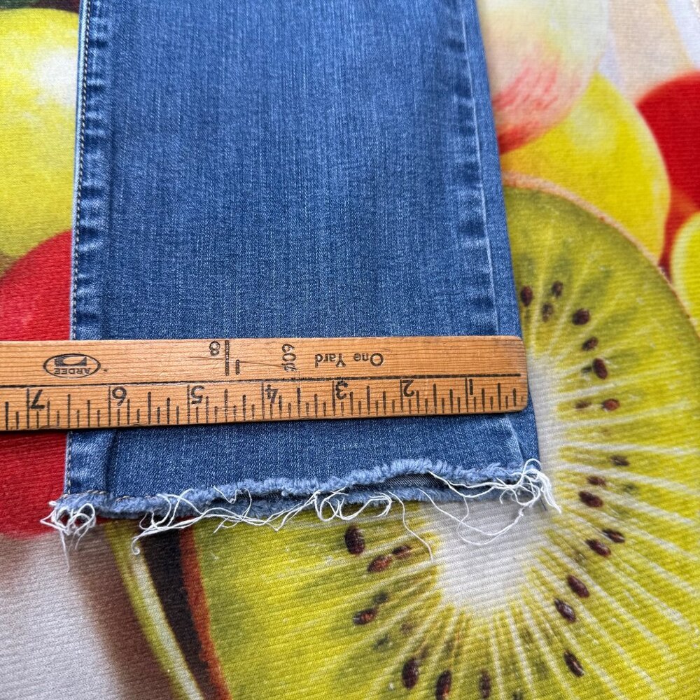 NYDJ Sheri Ankle Jeans Womens Size 8 Blue Light Wash Raw Hem Stretch Denim - Picture 9 of 11